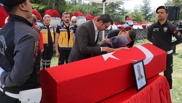 Şehit polise veda! ‘Biz sensiz ne yapacağız?’