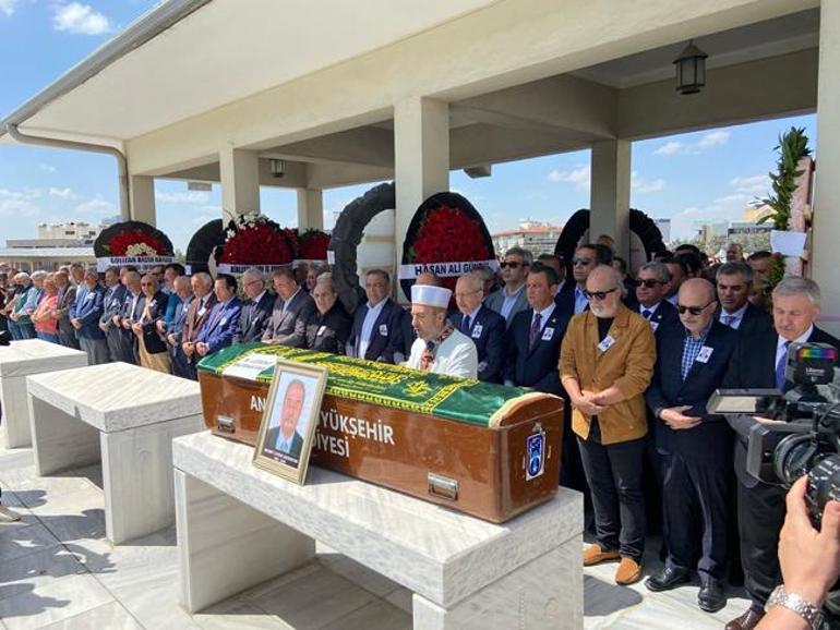 CHP lideri Özgür Özel, Bayraktar'ın cenazesine katıldı