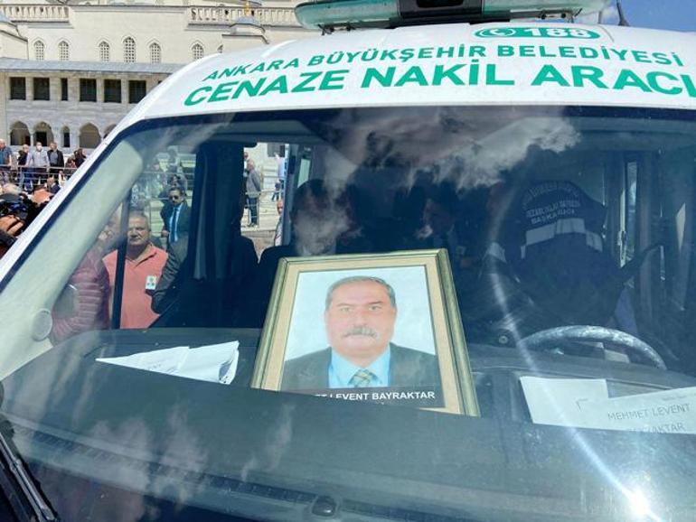 CHP lideri Özgür Özel, Bayraktar'ın cenazesine katıldı