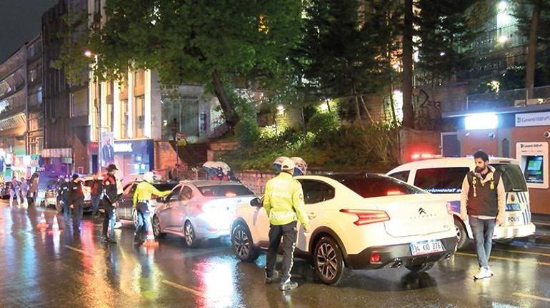Kadıköy'de polis ekipleri 'huzur' denetimi gerçekleştirildi