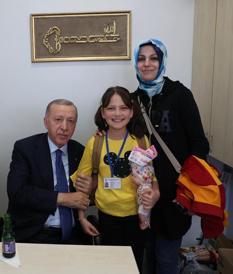 Cumhurbaşkanı Erdoğan'dan darbedilen öğretmene 'geçmiş olsun' telefonu