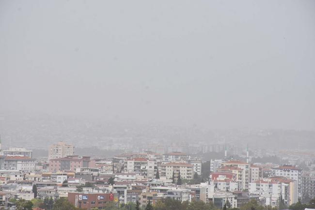 İzmir'de gökyüzünü kapladı! Profesör açıklık getirdi: Ürperilecek şeyler değil