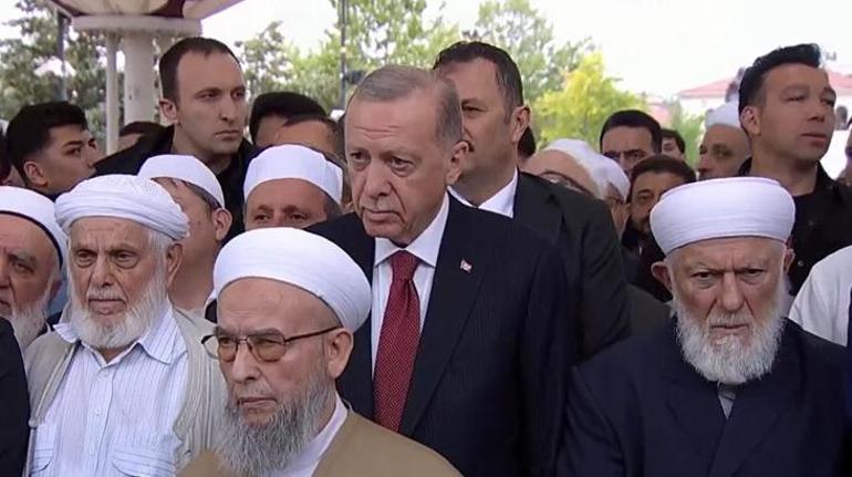 Cumhurbaşkanı Erdoğan, İsmailağa Cemaati lideri Hasan Kılıç'ın cenaze törenine katıldı
