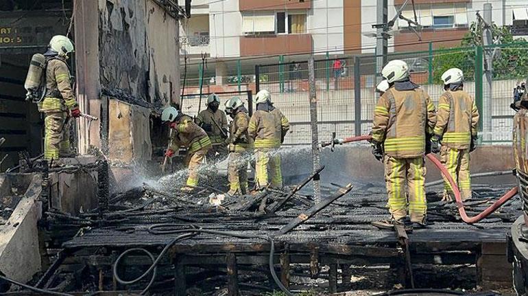 Kadıköy'deki yangında mahsur kalan yaşlı kadın kurtarıldı