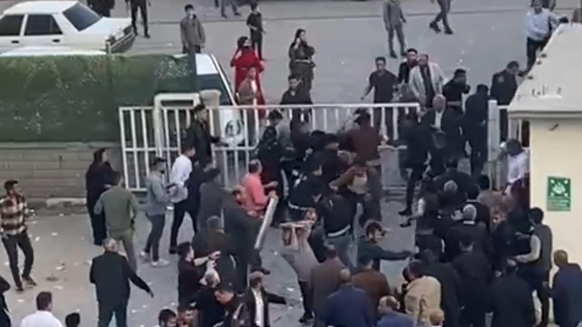 Şanlıurfa’da muhtarlık seçimi kavgası kamerada: 15 gözaltı