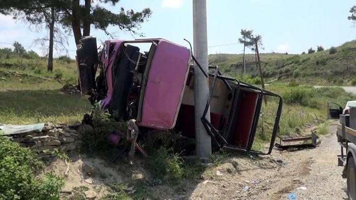 Turistleri taşıyan safari araçları çarpıştı: 16 yaralı