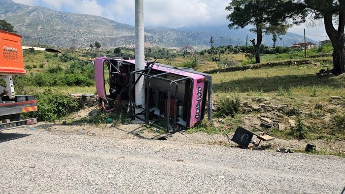 Turistleri taşıyan safari araçları çarpıştı: 16 yaralı