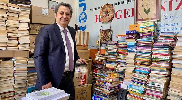 Fizik profesörü ve öğrencileri, Hatay’da 2 köy okuluna kütüphane kurdu