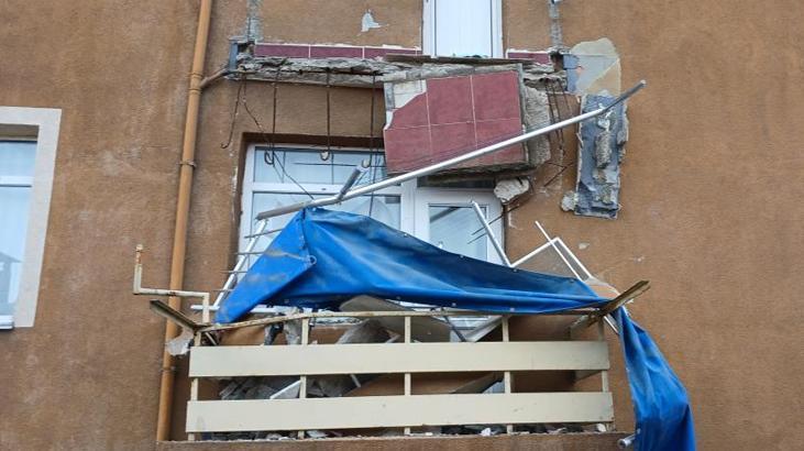 Avcılarda korku dolu anlar! Balkon çöktü bina tahliye edildi