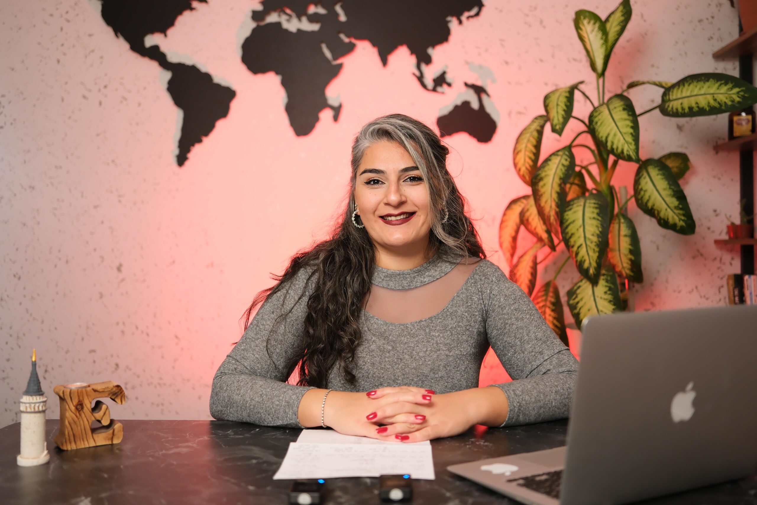 ECE ÇAĞLA KAYA ASTROLOJİ HAKKINDA MUTLAKA BİLİNMESİ GEREKENLERİ AÇIKLAMAYA DEVAM EDİYOR