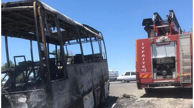 Şanlıurfa’da Otobüste Çıkan Yangın İtfaiye Tarafından Söndürüldü