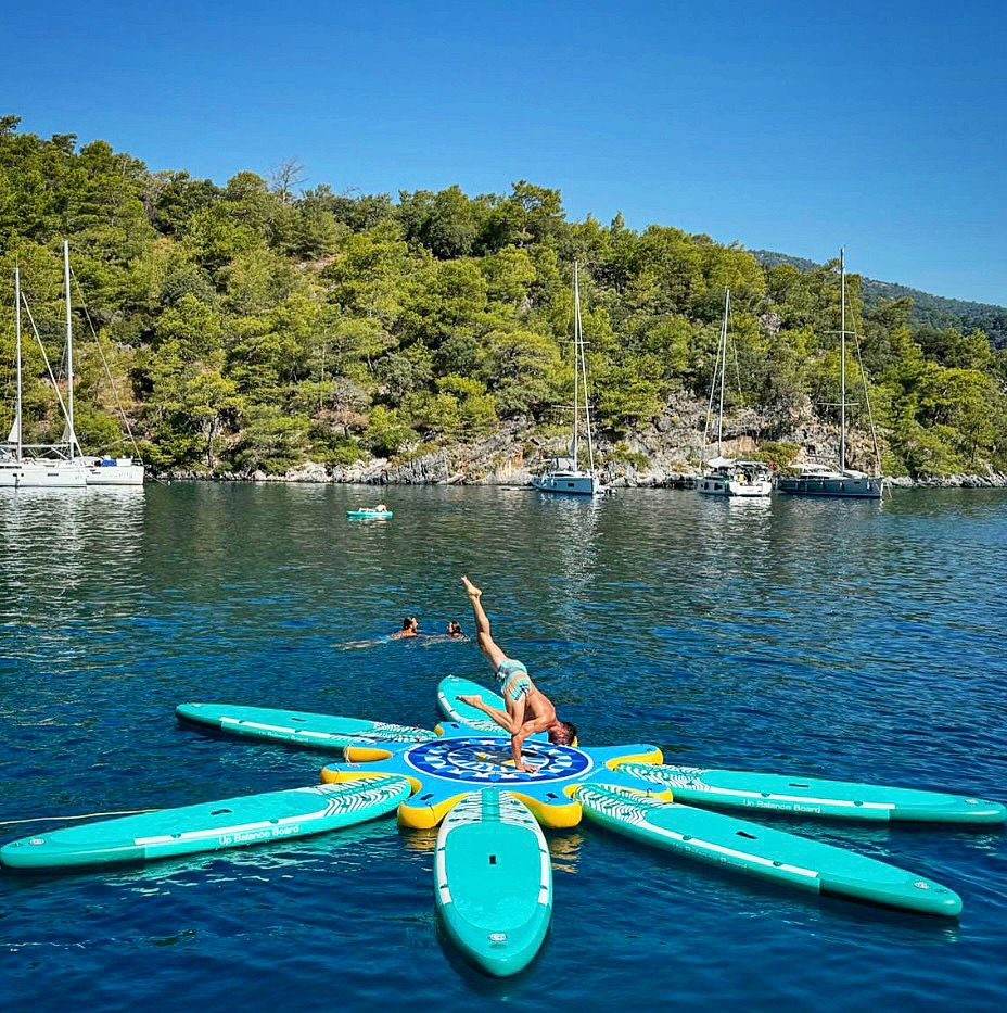 Sailors in Yellow Shorts: Göcek'te Yelkenli Teknelerle Rüya Gibi Bir Tatil