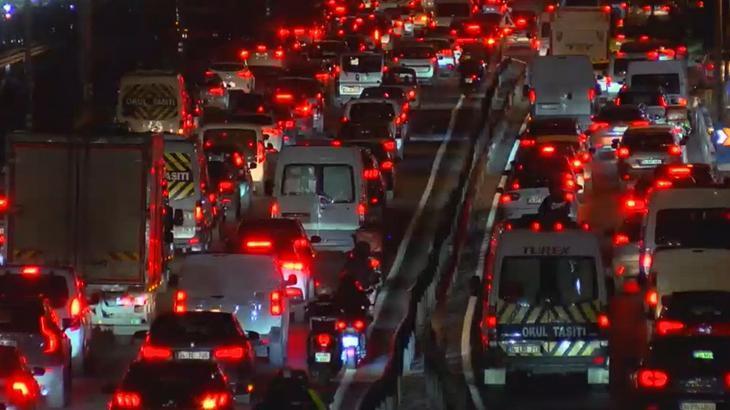 İstanbul’da Trafik Yoğunluğu Yüzde 87’ye Ulaştı: Ana Arterlerde Durma Noktası