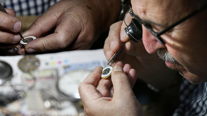 Muğla Fethiye’de 69 Yaşındaki Yakup Gökhan, 54 Yıldır 4 Metrekarelik İş Yerinde Çalışıyor