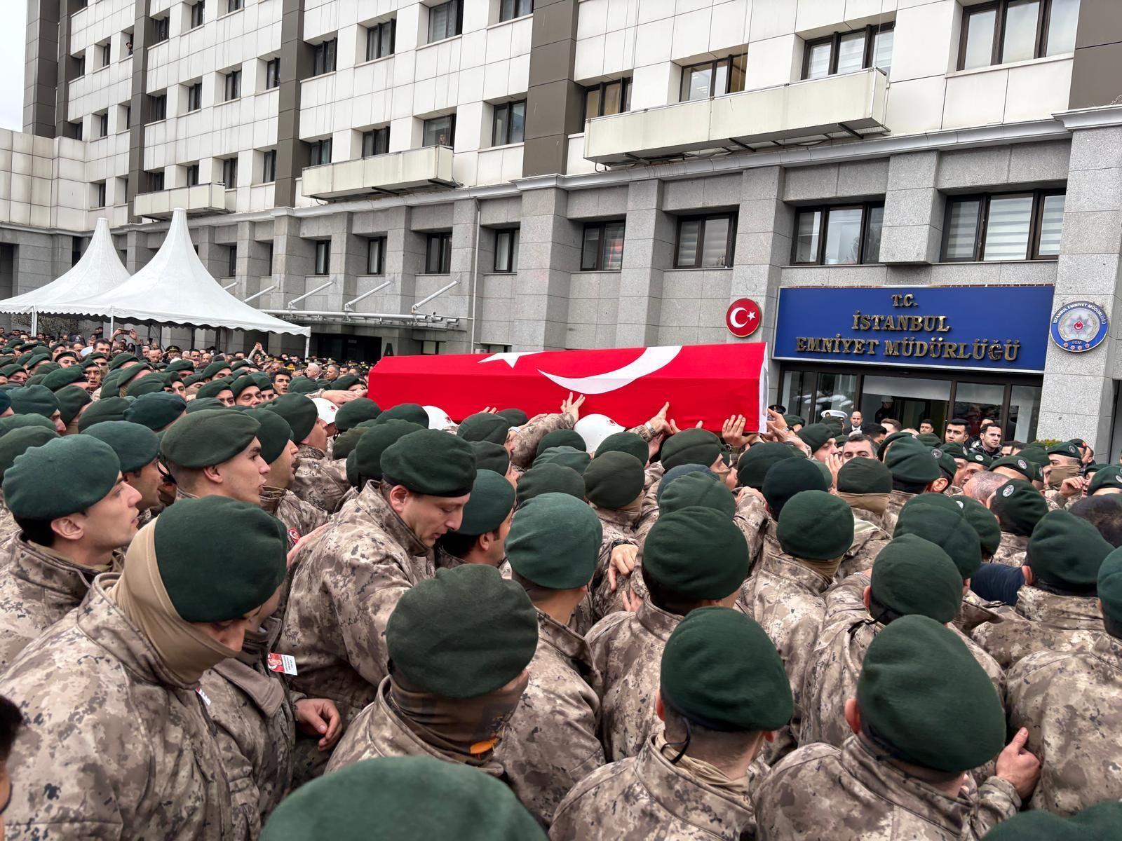 ŞEHİT EMRE ALBAYRAK İÇİN VATAN CADDESİ’NDE HÜZÜNLÜ TÖREN