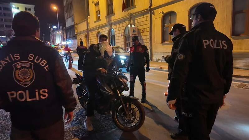 Kadıköy’de “Huzur İstanbul” denetimi: Trafik ve GBT kontrolleri yapıldı