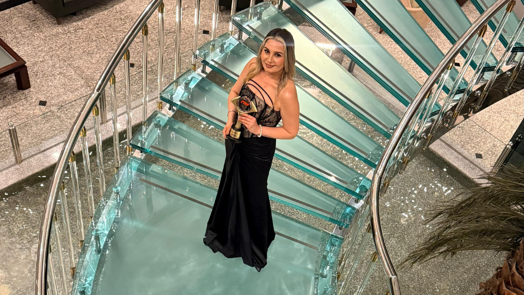 ONUR LUXURY MAKE UP STUDIO’YA YILIN EN İYİ MAKYAJ STÜDYOSU ÖDÜLÜ