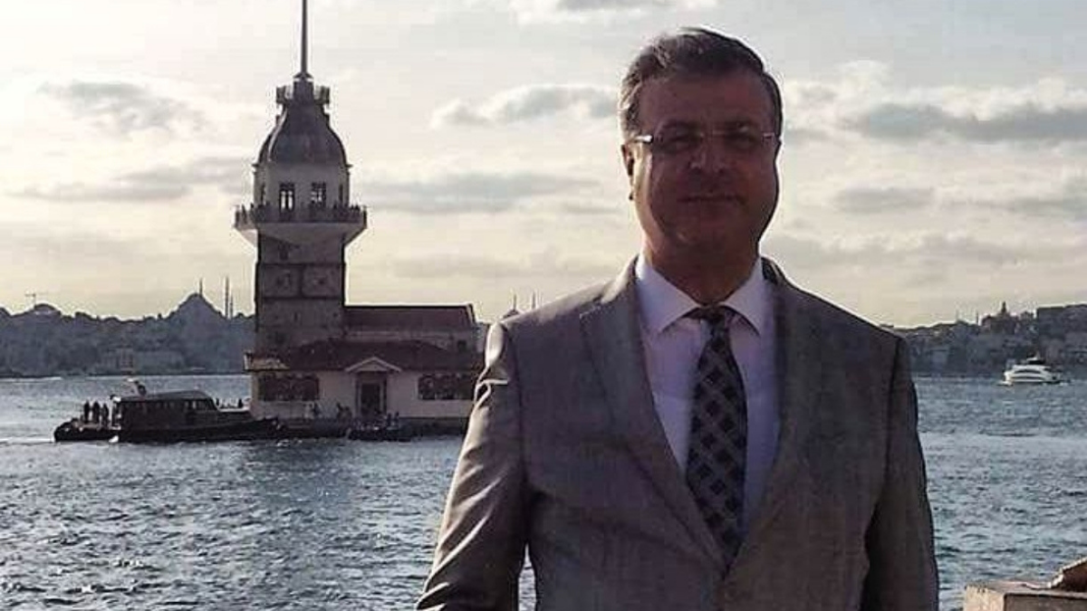 Sedat Çelebisoy’dan İki Kimlikli Kariyer: Sınıfta Fizik, Sahne’de Müzik