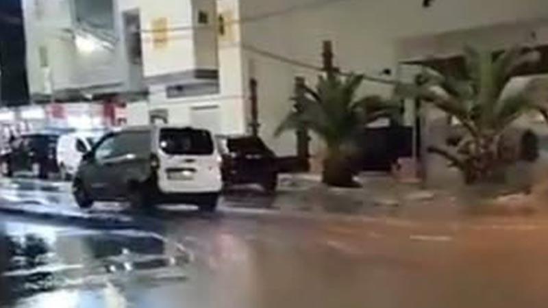 Cezayir’de Sel Felaketi: Vadi Taştı, Araçtaki 6 Kişi Hayatını Kaybetti!