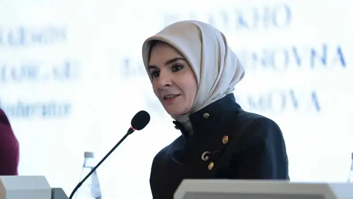 BAKAN GÖKTAŞ’TAN ‘ANNELİK’ VURGUSU: “BAŞKA SEVGİLERLE İKAME EDİLEMEZ”