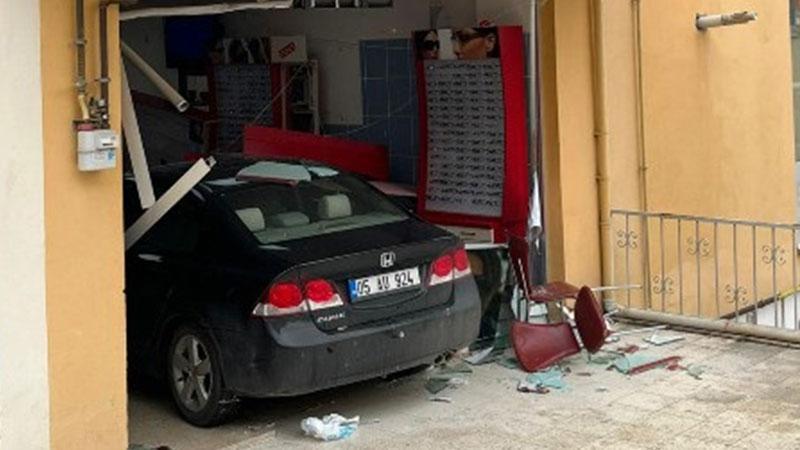 Amasya’da Park Etmeye Çalışırken Dükkana Girdi: 3 Yaralı