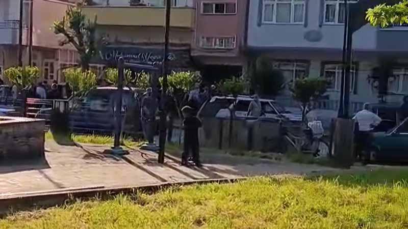 BAFRA’DA SOKAK ORTASINDA DEHŞET: KAÇMAYA ÇALIŞAN KADINI BACAKLARINDAN VURDU