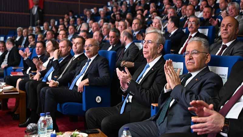 MANSUR YAVAŞ YENİDEN TARİHİ KENTLER BİRLİĞİ BAŞKANI SEÇİLDİ