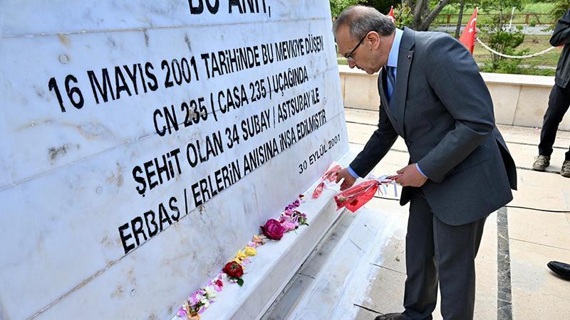 AKÇADAĞ’DA ŞEHİTLER ANISINA GÖKYÜZÜNDE SAYGI GEÇİŞİ