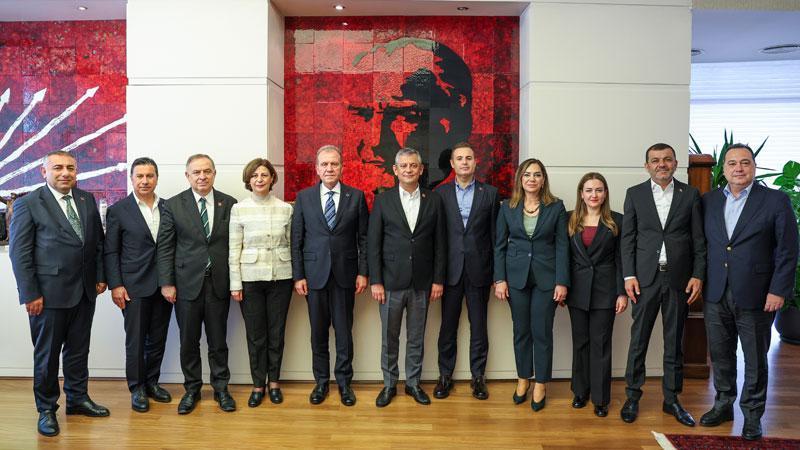 CHP’de kritik toplantı: Özgür Özel büyükşehir belediye başkanlarıyla bir araya geldi