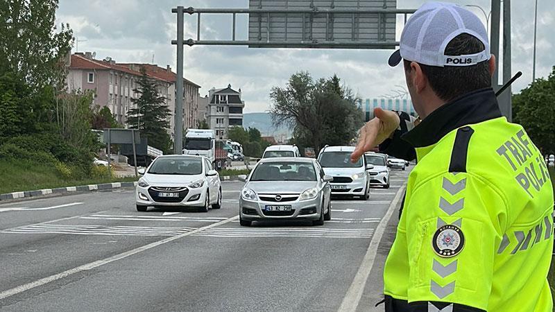 Kütahya’da Bayram Trafiği Kilitlendi: Kavşaklarda Yeni Düzenleme