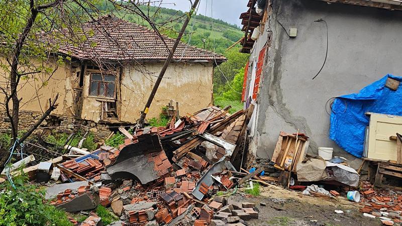 Tokat’ta sağanak sonrası heyelan: 2 ev tahliye edildi