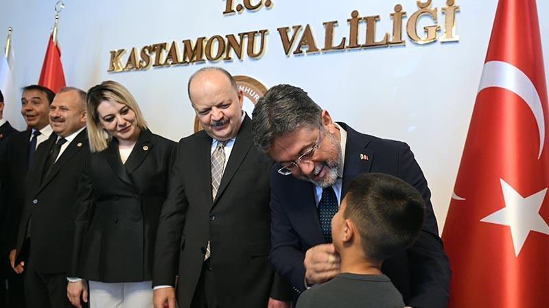 Bakan Yumaklı’dan Sert Filistin Mesajı: “Artık Televizyon Açamaz Hale Geldik”