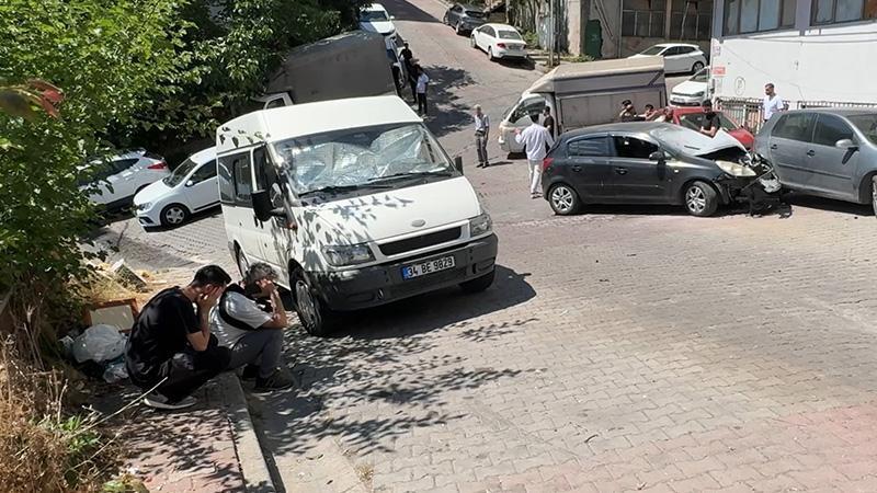 Park Halindeki Araç Yokuştan Kaydı: 4 Araç Hasar Gördü