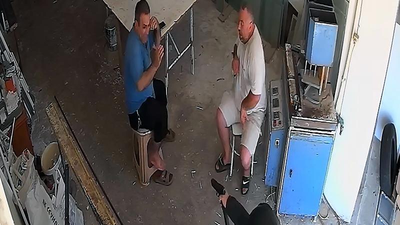 İş Yerine Girip Ateş Açtı! Adana’da Silahlı Saldırı Kamerada
