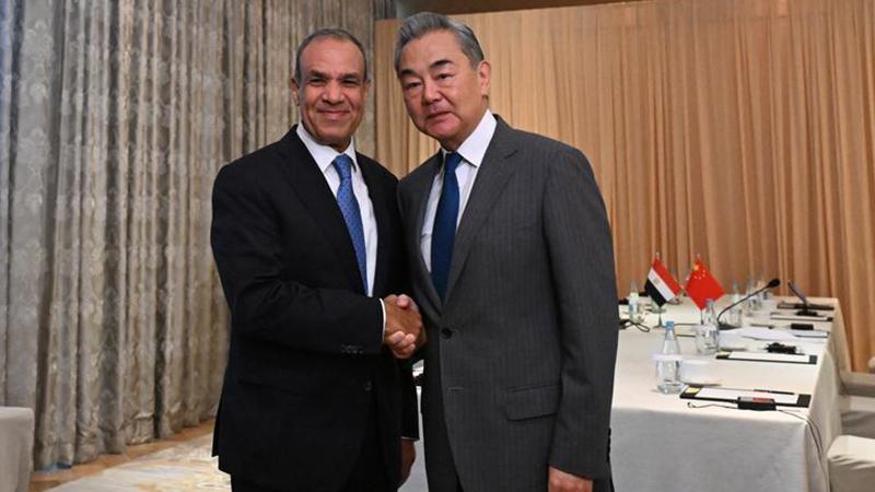 Wang Yi ile Abdulati Manila’da Bir Araya Geldi