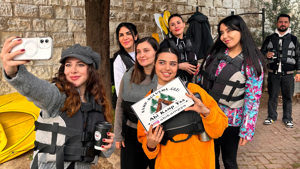 Işıklı Kano İstanbul’da Geceleri Bambaşka Bir Deneyime Dönüştürüyor
