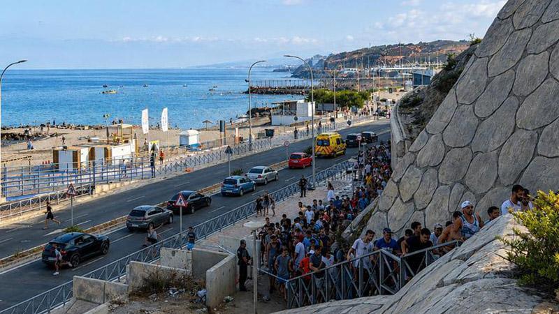 İspanya, Ceuta sınırına 500 metrelik yüzer bariyer kurdu**