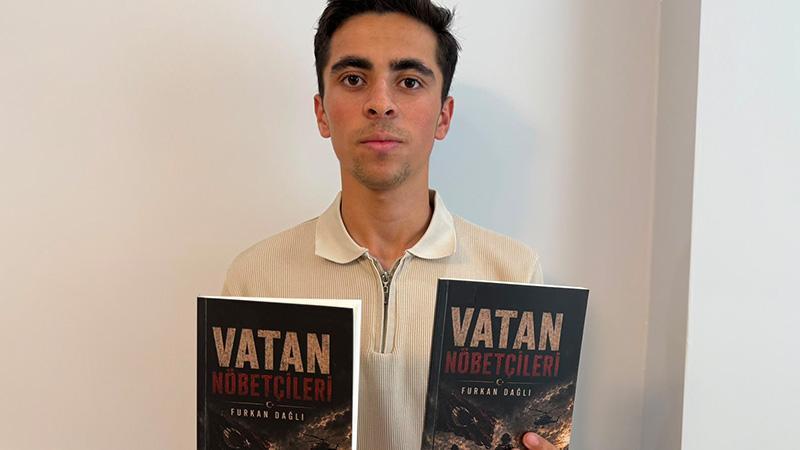 17 yaşındaki depremzede öğrenciden ikinci kitap: Bu kez Mehmetçiğin fedakarlıklarını anlattı**
