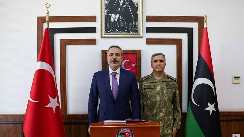 Hakan Fidan’dan Trablus’ta Türk askerlerine ziyaret
