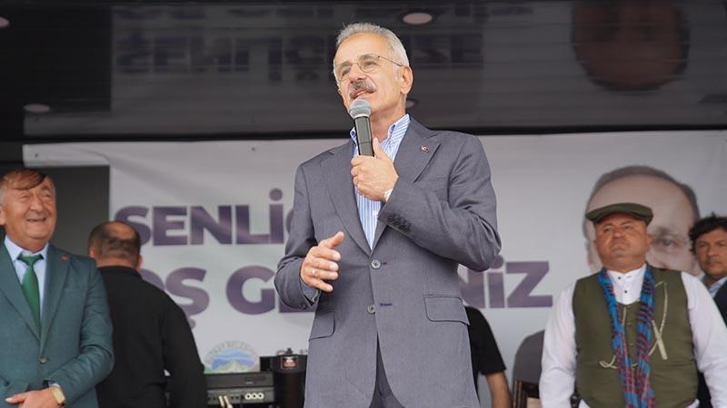 Bakan Uraloğlu, Honefter Yayla Şenliği’ne katıldı: “Birkaç sene içerisinde stabilize yol bırakmayacağız”