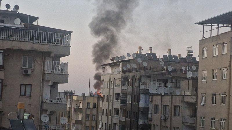 7 katlı apartmanın çatısında yangın