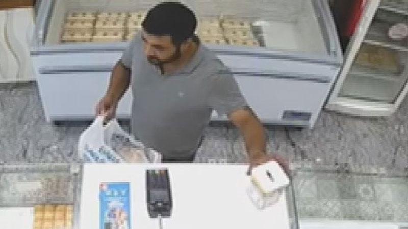 Esenler’de tatlıcıya giren şüpheli sadaka kutusunu poşetine koyup kaçtı