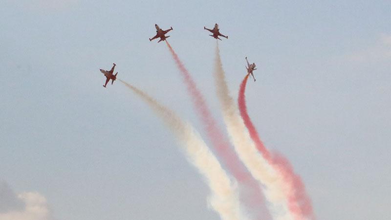 Sivrihisar’da havacılık şöleni: Türk Yıldızları ve akrobasi pilotları gökyüzünde