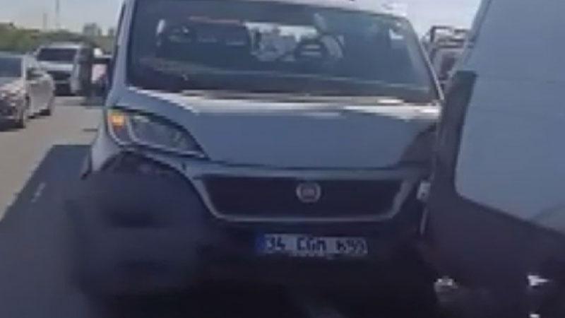 TEM’de zincirleme kaza: TIR çekiciye, çekici hafif ticari araca çarptı