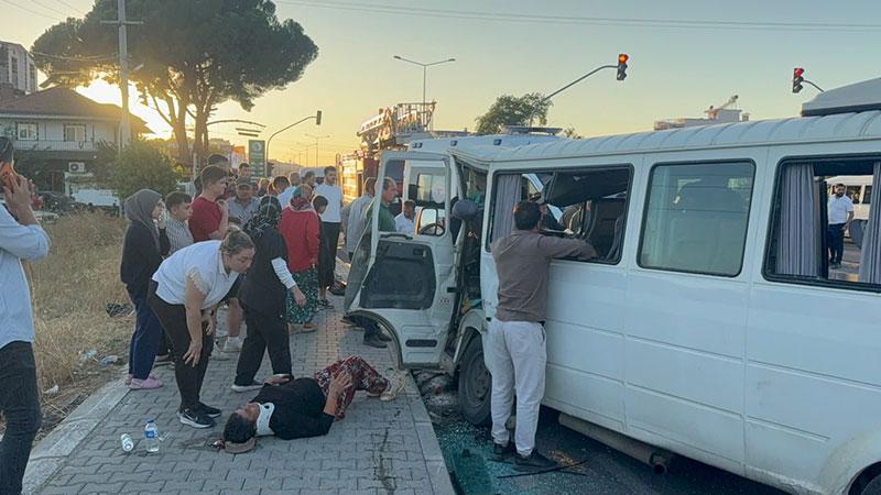 Kontrolden çıkan beton mikseri iki minibüse çarptı: 1 kişi öldü, 8 kişi yaralandı