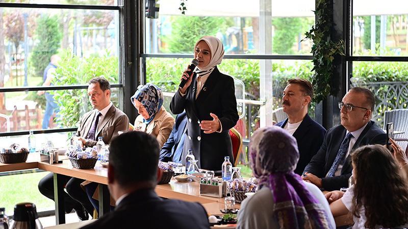 Bakan Göktaş, Türkiye Yüzyılı Buluşmaları kapsamında Bahçelievler’de saha çalışması yaptı