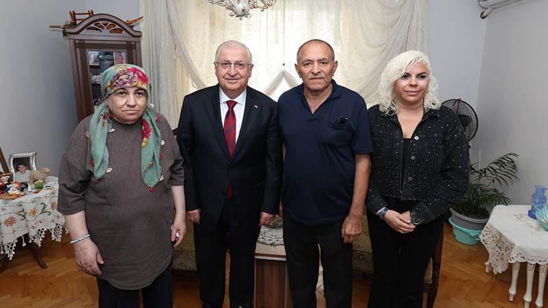 Bakan Güler, İstanbul’da şehit ailesini ziyaret etti