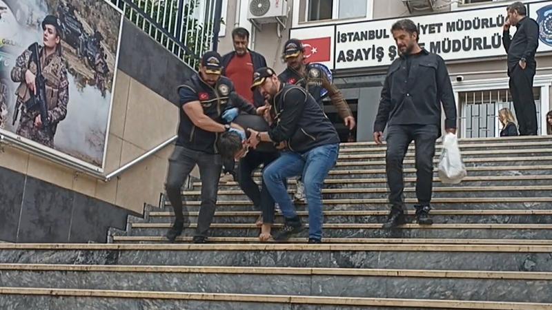 Eyüpsultan Camii’nde namaz sırasında kavga: Havaya 4 el ateş etti