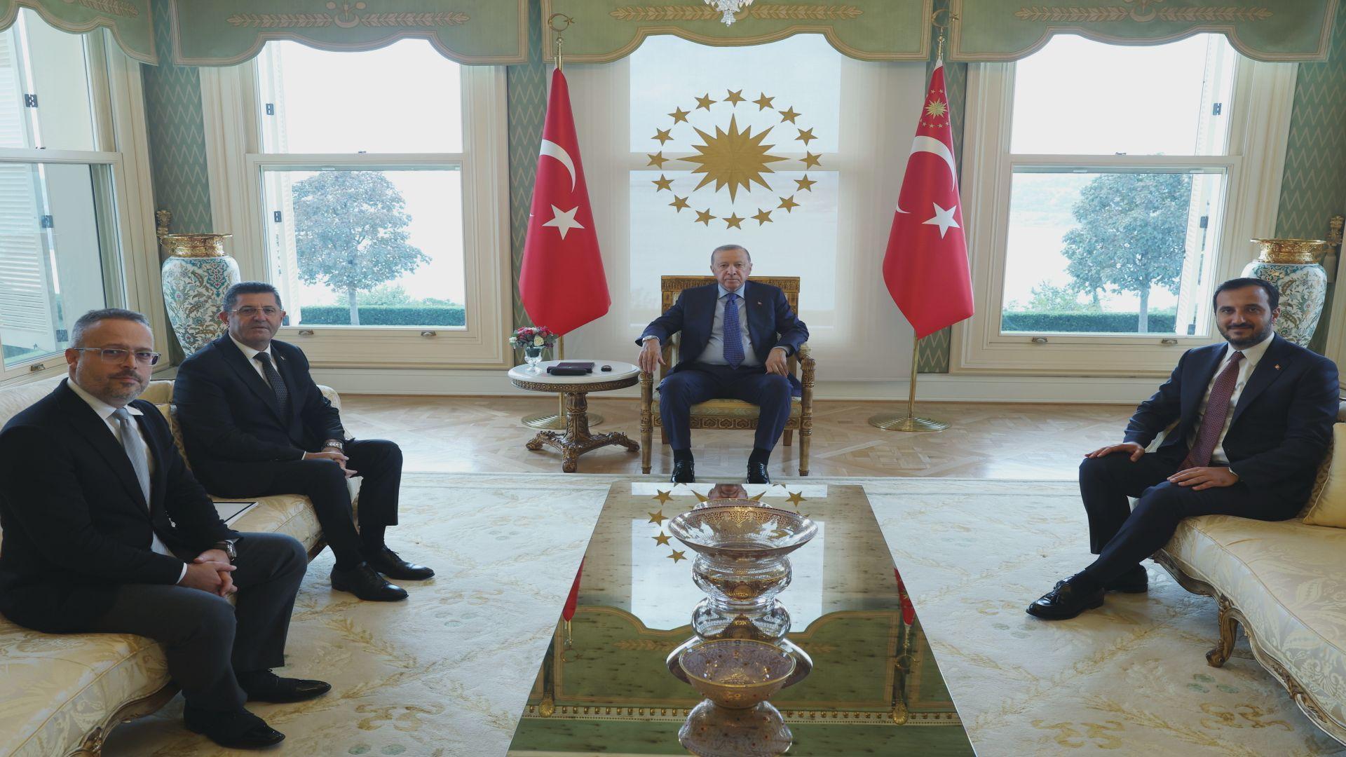 Erdoğan, Çekmeköy Belediye Başkanı Orhan Çerkez’i kabul etti