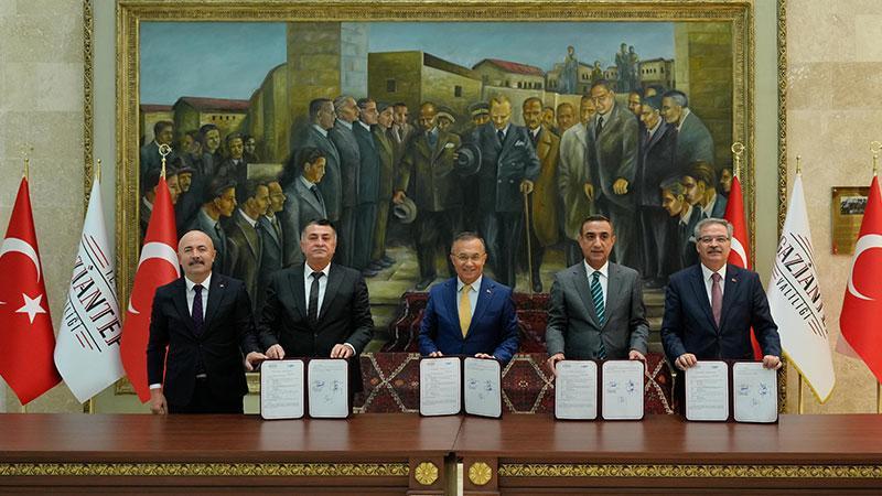 Gaziantep’te ihtiyaç sahibi çocuklara büyük destek: 65 bin çift ayakkabı dağıtılacak